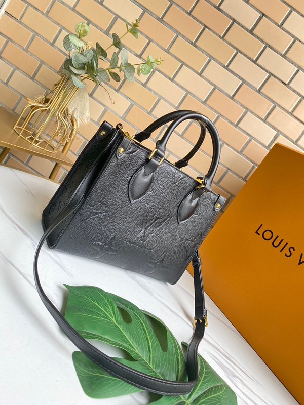 ルイヴィトンバッグ背面デザイン